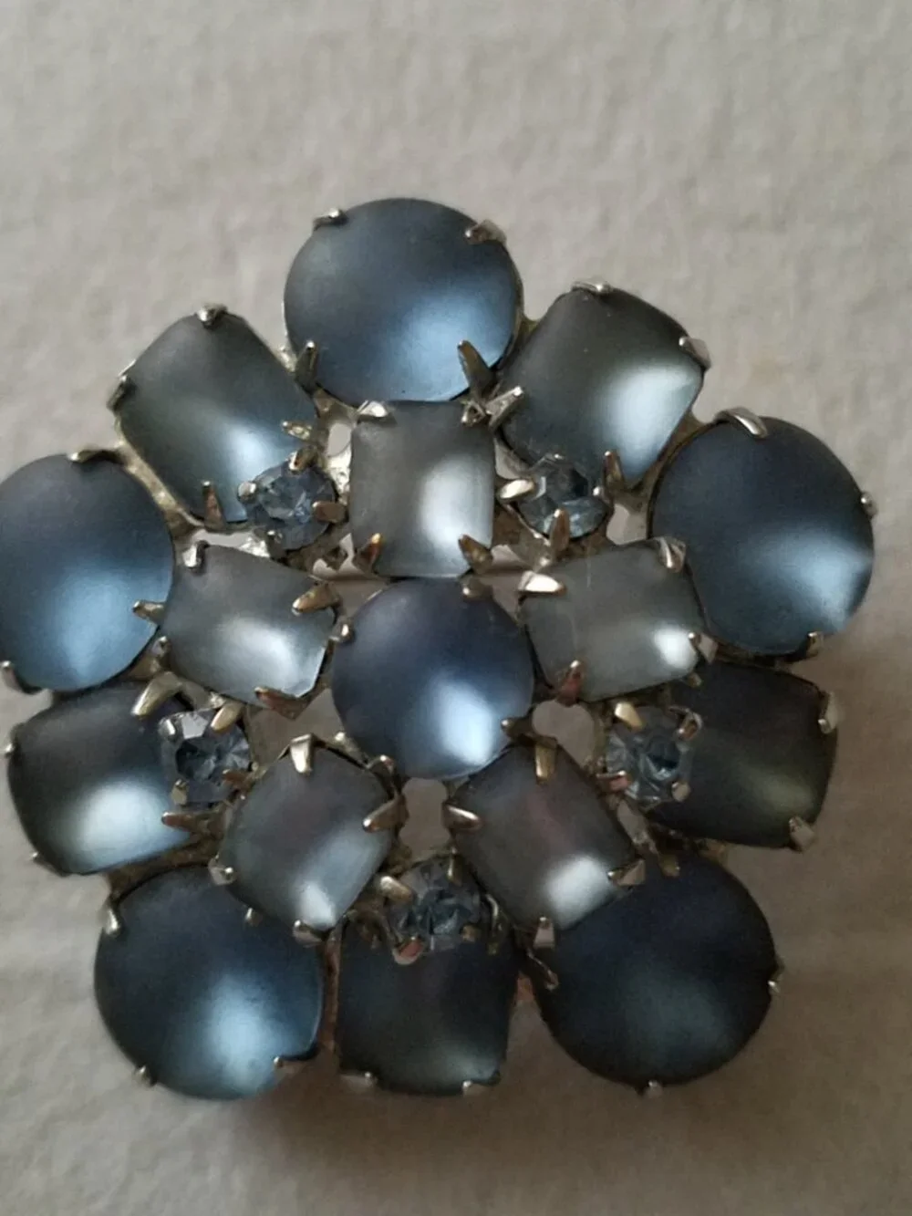 Vintage Weiss Blue Frosted Rhinestone Brooch